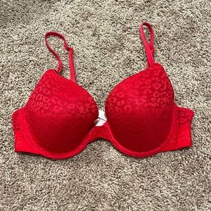 PINK wear everywhere tshirt lightly lined bra